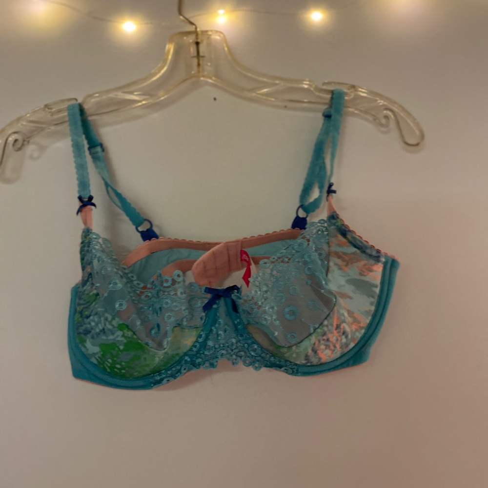 Cosmopolitan bra
